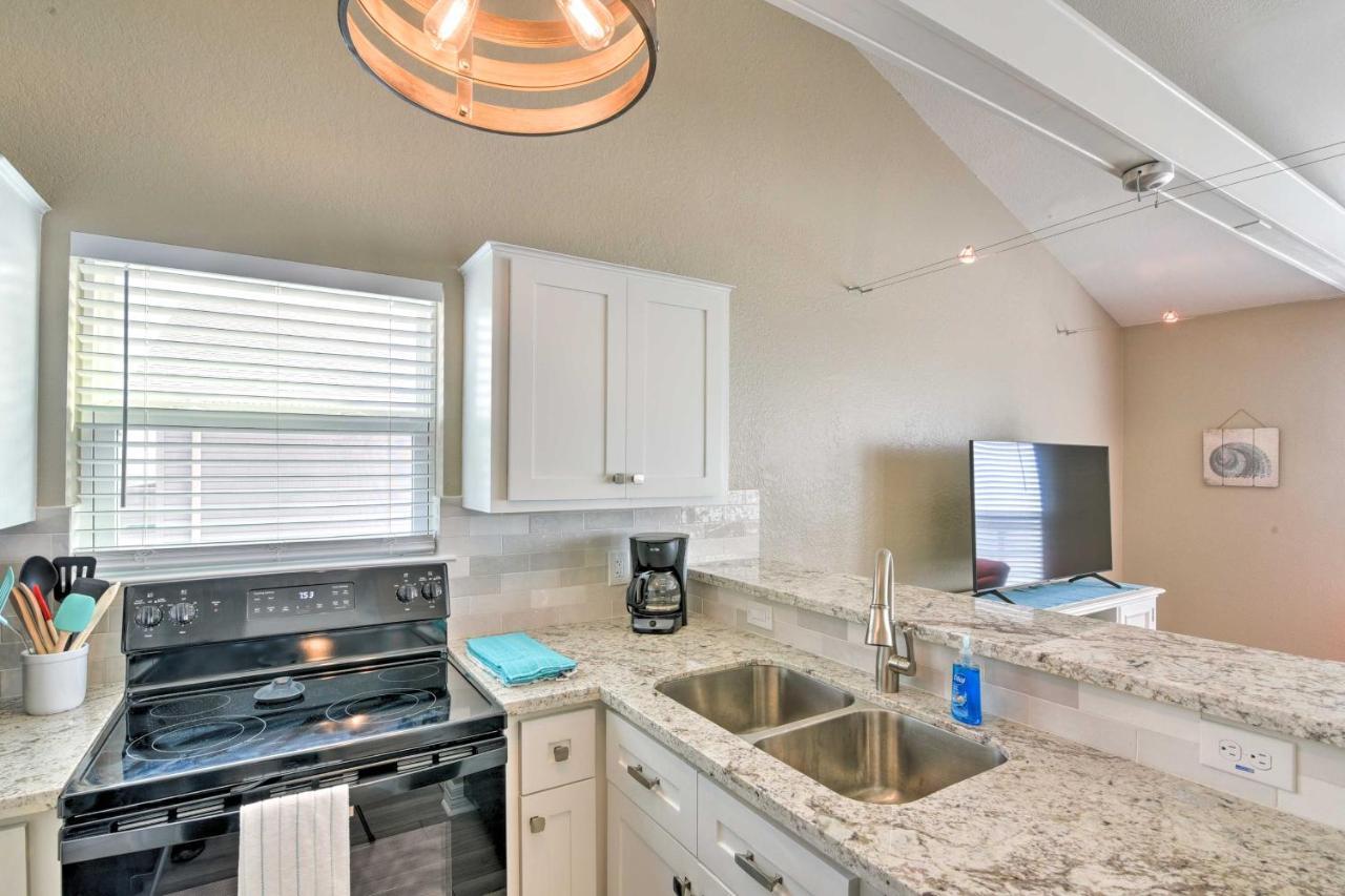 Beachfront Galveston Oasis Balconies, Ocean View! Exterior photo
